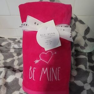 Rae Dunn Be Mine Hand Towels.